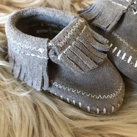 Minnetonka moccasins Size 0 - Picture 2 of 6